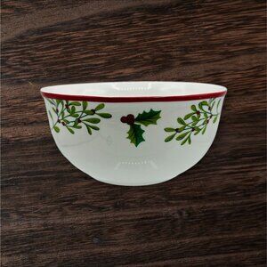 Greenbrier Christmas Holly Mistletoe Red Trim Ceramic Soup Cereal Bowl 6" Holida